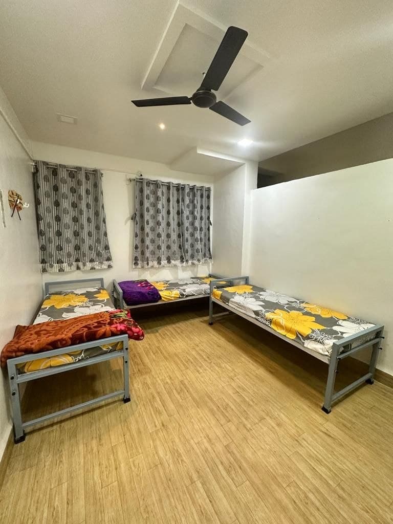 Aarya Girls Hostel – Single Bed PG Near Patrya Maruti Chowk